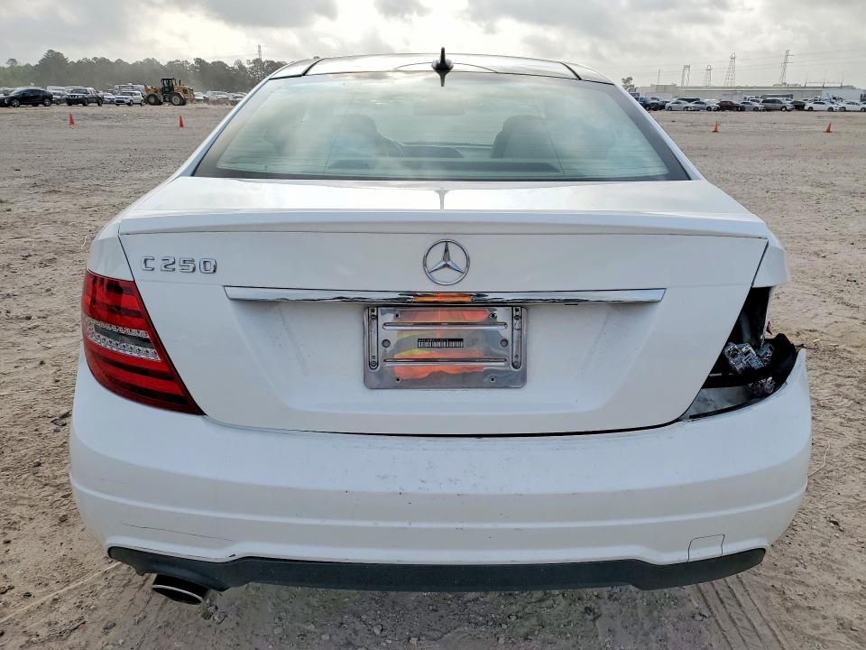 2014 Mercedes-benz C-klasse VIN WDDGJ4HB6EG215718 COPART salvage auction — REAR END, Tx - Certificate Of Title, sold $1,200 on 2026-08-14 (photo 6)