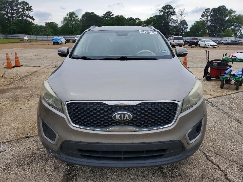 2017 Kia Sorento VIN 5XYPG4A31HG217637 COPART salvage auction — REAR END, TX - SALVAGE VEHICLE TITLE, sold $375 on 2026-07-13 (photo 5)