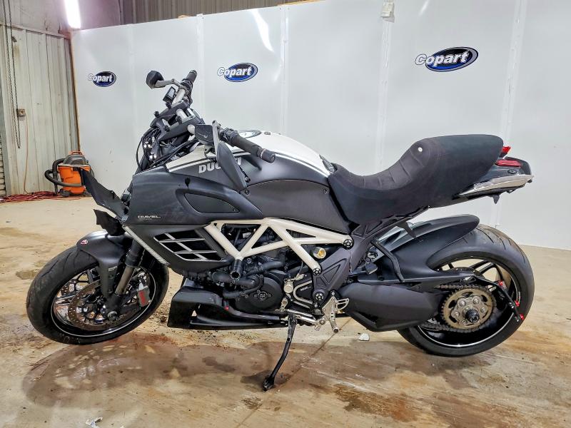 2013 Ducati Diavel VIN ZDM13BLW5DB011906 COPART salvage auction — FRONT END, TX - SALVAGE VEHICLE TITLE, sold $2,450 on 2026-07-02 (photo 3)