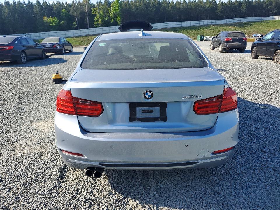 2013 BMW 3er VIN WBA3C1G55DNR48895 COPART salvage auction — SIDE, Nc - Salvage Certificate Of Title, sold $2,200 on 2026-08-06 (photo 6)