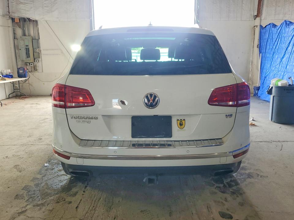 2017 Volkswagen Touareg VIN WVGRF7BP1HD000355 COPART salvage auction — MINOR DENT/SCRATCHES, Wv - Certificate Of Title (P), sold $4,750 on 2026-07-08 (photo 6)
