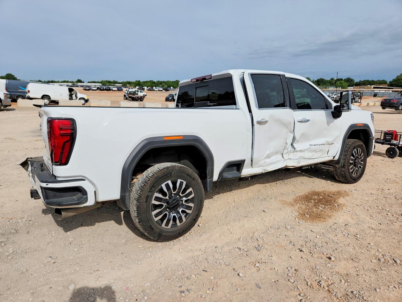 2024 GMC Sierra VIN 1GT49XEY0RF289048 COPART salvage auction — Side, OK - CERT OF TITLE-SALVAGE, sold $34,500 on 2026-06-25 (photo 3)