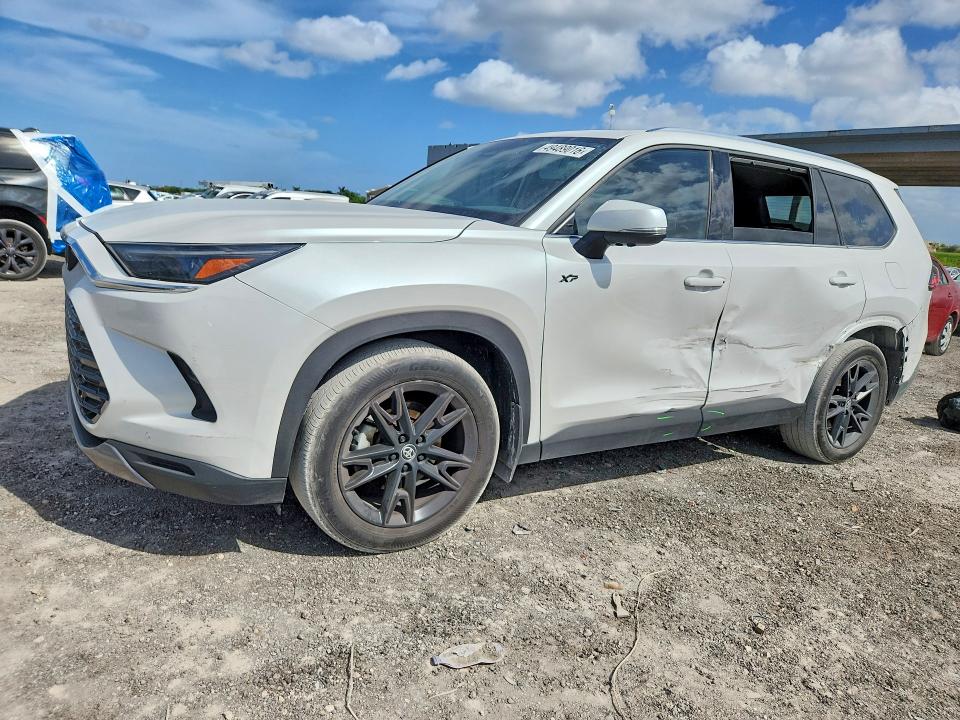 2024 Toyota Highlander VIN 5TDAAAA50RS017182 COPART salvage auction — SIDE, Fl - Cert Of Title Slvg Rebuildable, sold $27,000 on 2026-07-07 (photo 1)