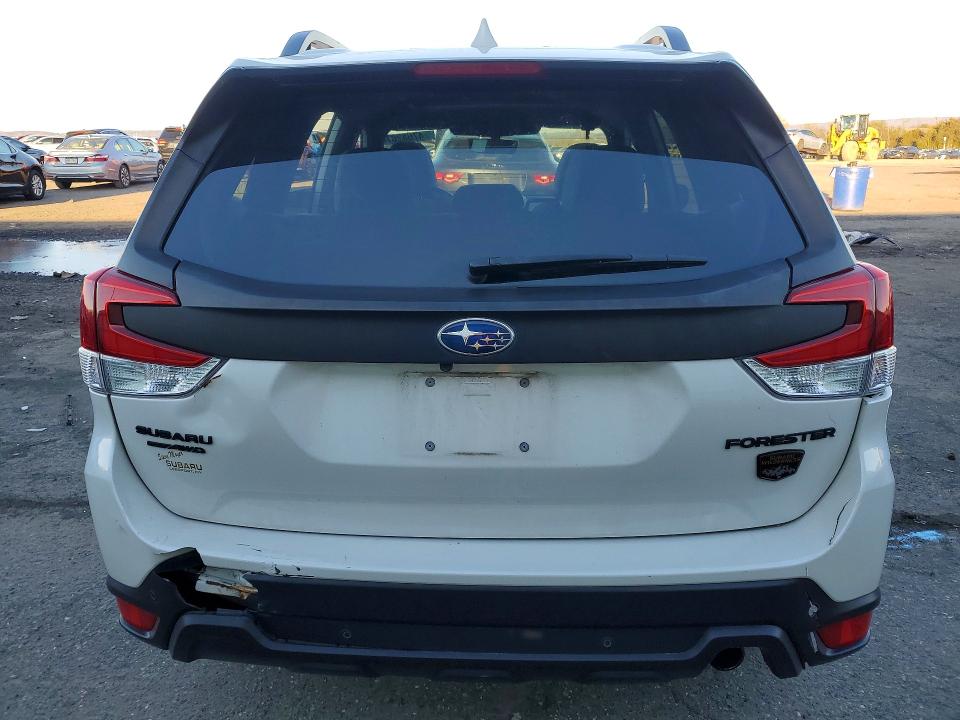 2022 Subaru Forester VIN JF2SKAMCXNH439892 COPART salvage auction — SIDE, Salvage Title, sold $7,600 on 2026-07-14 (photo 6)