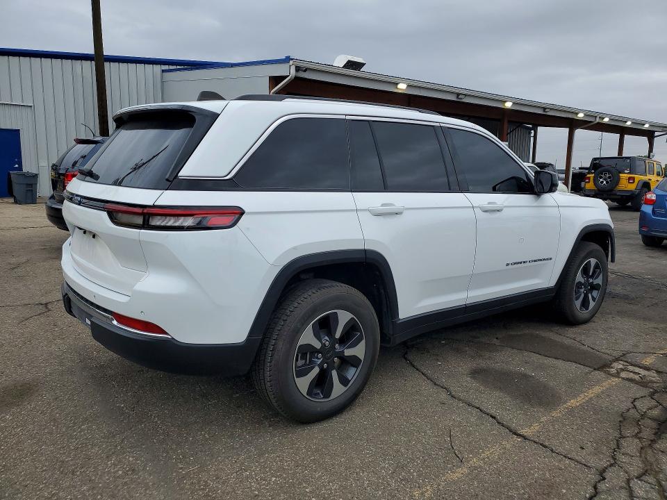 2023 Jeep Cherokee VIN 1C4RJYB63PC623951 COPART salvage auction — FRONT END, CO - PUBLIC - SALVAGE TITLE (P), sold $9,100 on 2026-07-02 (photo 3)