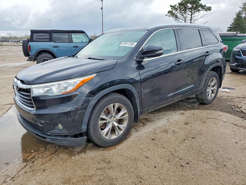 2015 Toyota Highlander VIN 5TDJKRFH7FS073839 COPART salvage auction — SIDE, Salvage Title, sold $6,200 on 2026-07-31 (photo 1)