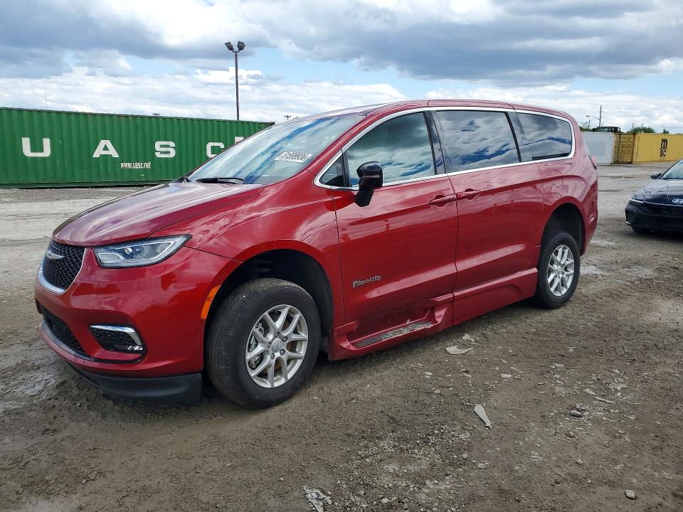 2025 Chrysler Pacifica VIN 2C4RC1BG7SR613014 — COPART salvage auction photo