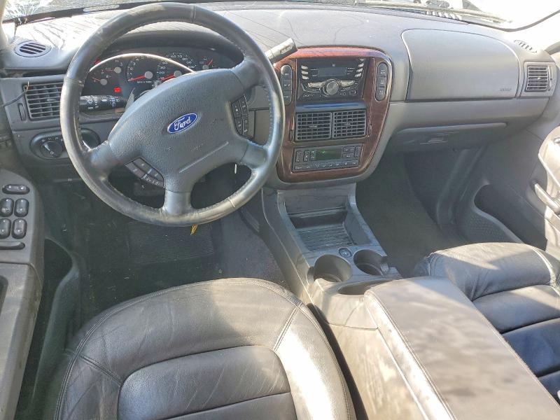 2005 Ford Explorer VIN 1FMDU75W95UA45543 COPART salvage auction — ROLLOVER, CT - CERT OF TITLE-SALVAGE, sold $450 on 2026-07-02 (photo 8)