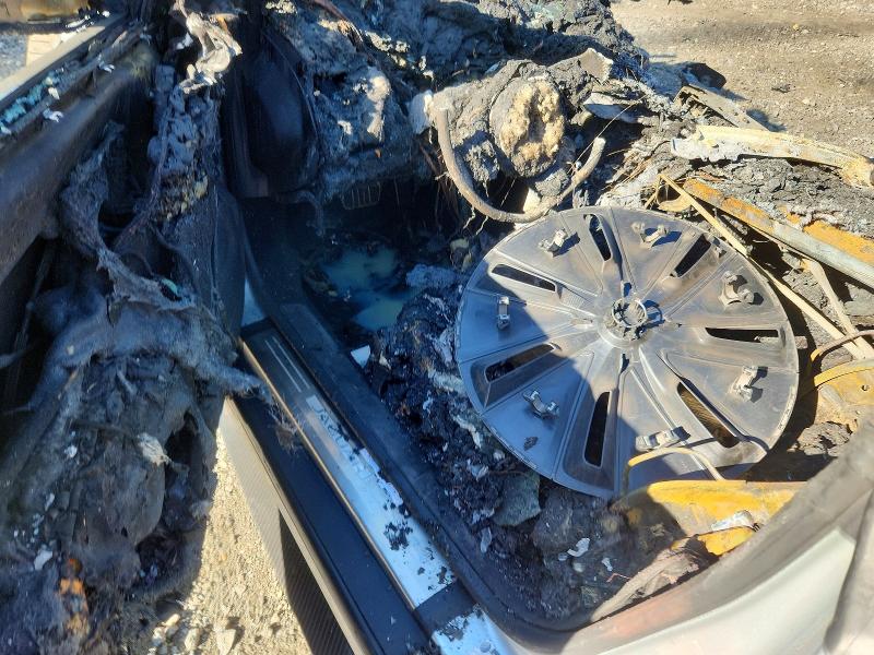 2016 Jaguar F-type VIN SAJWJ6DL5GMK29583 COPART salvage auction — BURN, Md - Cert Of Salvage > 75% Damage, sold $350 on 2026-07-14 (photo 8)