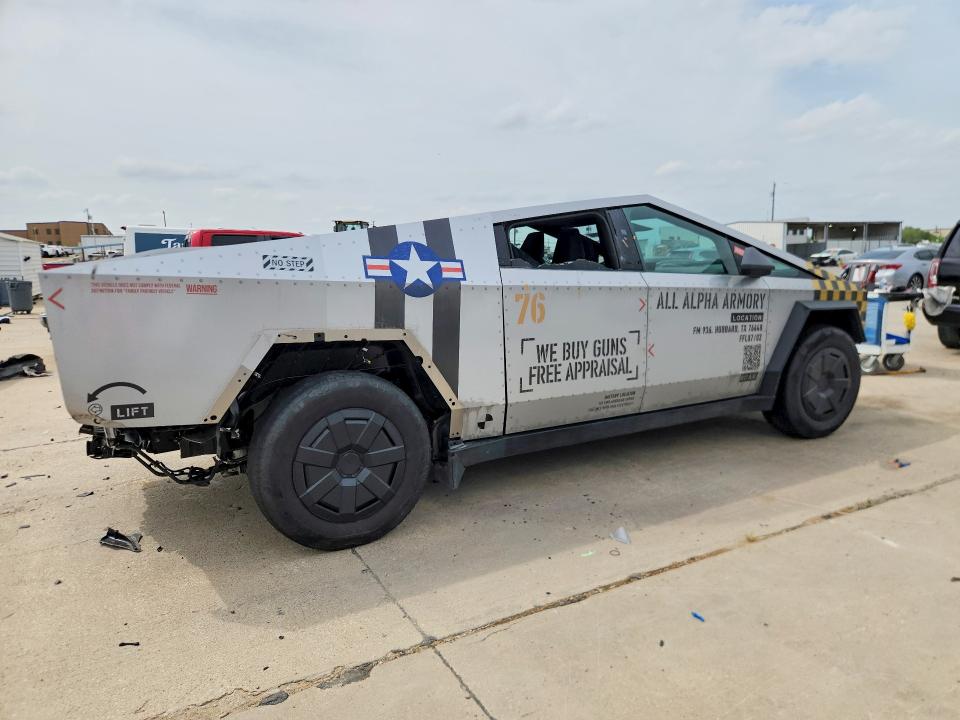 2024 Tesla Cybertruck VIN 7G2CEHED6RA049138 COPART salvage auction — FRONT END, Tx - Certificate Of Title, sold $26,250 on 2026-07-09 (photo 3)