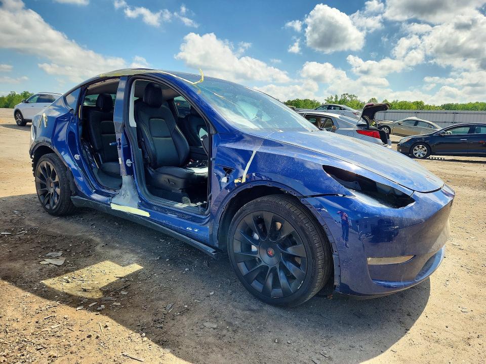 2021 Tesla Model y VIN 5YJYGDEE5MF061622 COPART salvage auction — SIDE, Va - Cert Of Title - Salvage, sold $6,300 on 2026-07-22 (photo 4)