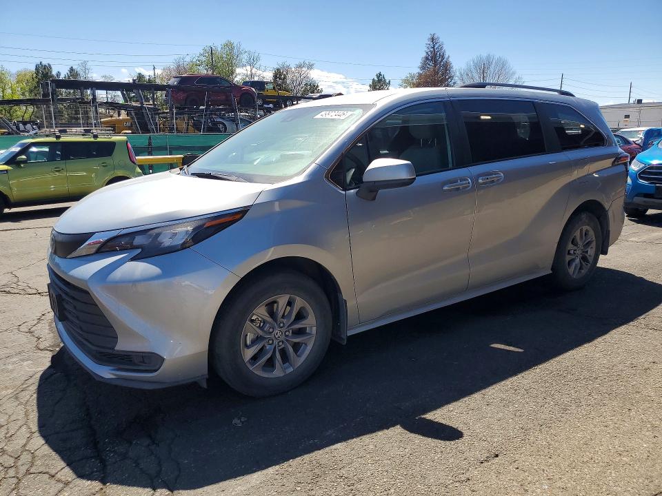 2025 Toyota Sienna VIN 5TDKSKFCXSS159611 COPART salvage auction — REAR END, Co - Public - Salvage Title, sold $15,100 on 2026-07-07 (photo 1)