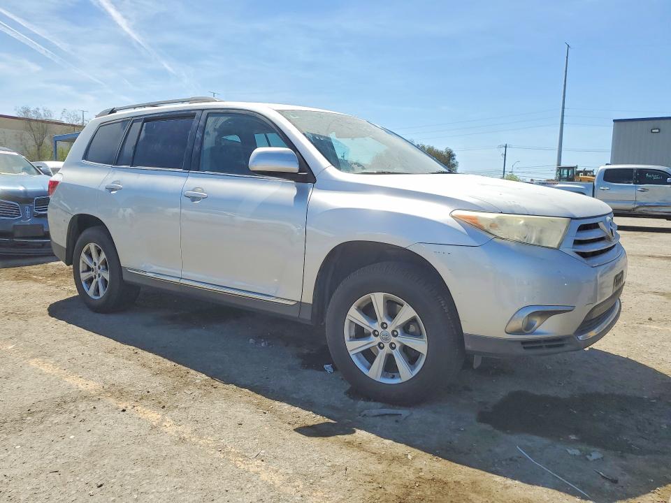 2011 Toyota Highlander VIN 5TDZK3EH1BS048527 COPART salvage auction — REAR END, NV - SALVAGE TITLE, sold $2,300 on 2026-07-28 (photo 4)