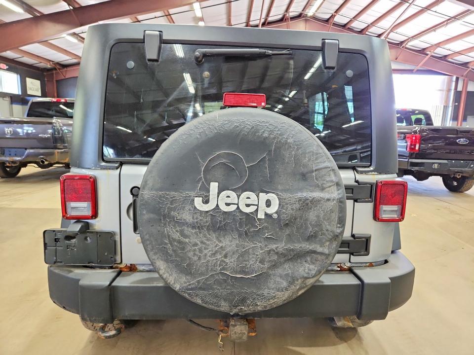 2013 Jeep Wrangler unlimited VIN 1C4BJWDGXDL699433 COPART salvage auction — MINOR DENT/SCRATCHES, Vt - Certificate Of Title, sold $5,900 on 2026-07-02 (photo 6)
