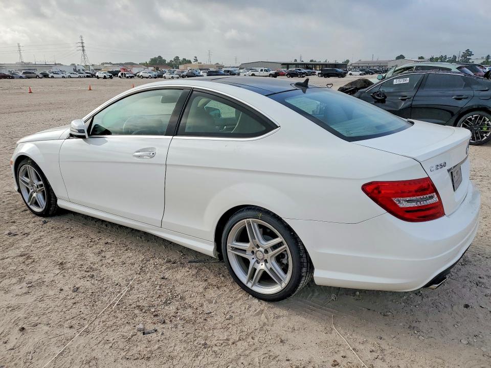 2014 Mercedes-benz C-klasse VIN WDDGJ4HB6EG215718 COPART salvage auction — REAR END, Tx - Certificate Of Title, sold $1,200 on 2026-08-14 (photo 2)