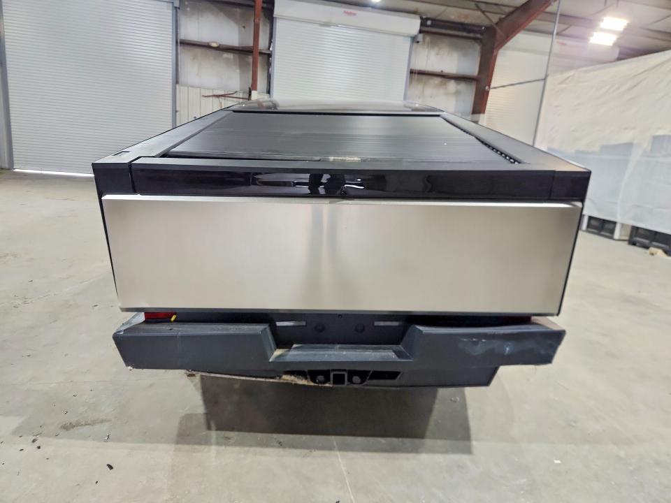 2026 Tesla Cybertruck VIN 7G2CEHED0TA090176 COPART salvage auction — Front End, MA - CERT OF TITLE-SALVAGE, sold $32,750 on 2026-06-19 (photo 6)