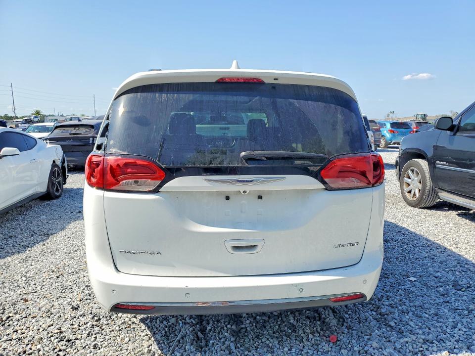 2018 Chrysler Pacifica VIN 2C4RC1GG1JR251642 COPART salvage auction — MINOR DENT/SCRATCHES, FL - CERTIFICATE OF TITLE, sold $2,300 on 2026-07-06 (photo 6)