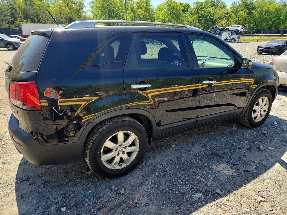 2013 Kia Sorento VIN 5XYKT4A63DG379795 COPART salvage auction — MINOR DENT/SCRATCHES, Md - Cert Of Salvage > 75% Damage, sold $425 on 2026-07-10 (photo 3)