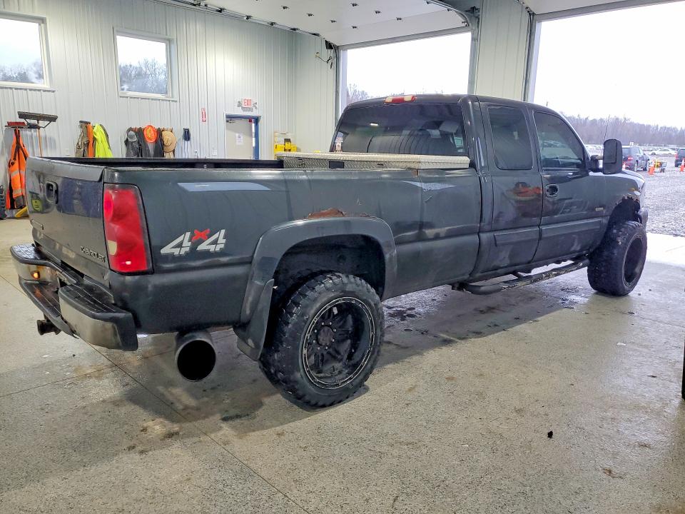2004 Chevrolet Silverado 2500 VIN 1GCHK29204E271677 COPART salvage auction — NORMAL WEAR, PA - CERT OF TITLE, sold $3,250 on 2026-09-01 (photo 3)