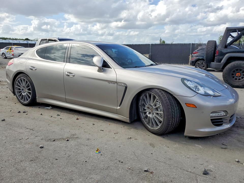 2012 Porsche Panamera VIN WP0AD2A78CL045531 COPART salvage auction — MINOR DENT/SCRATCHES, Fl - Certificate Of Title, sold $2,050 on 2026-07-16 (photo 4)