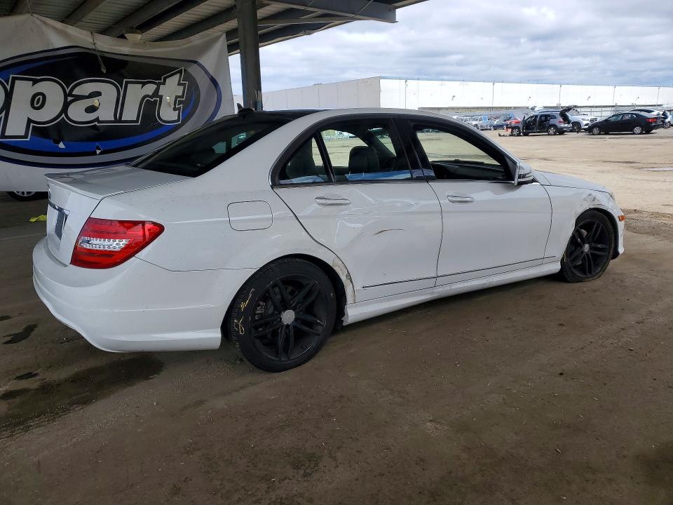 2014 Mercedes-benz C-klasse VIN WDDGF4HB7ER317339 COPART salvage auction — FRONT END, Salvage Title, sold $40 on 2026-07-28 (photo 3)