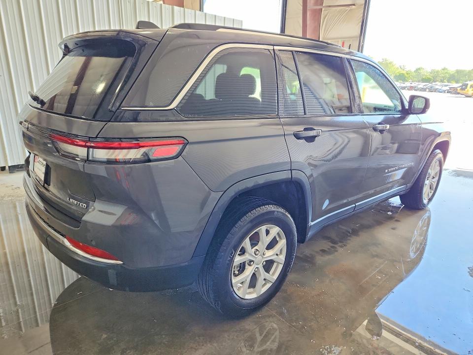 2023 Jeep Grand cherokee VIN 1C4RJHBG2PC545929 COPART salvage auction — MINOR DENT/SCRATCHES, Il - Certificate Of Title, sold $26,000 on 2026-07-02 (photo 3)