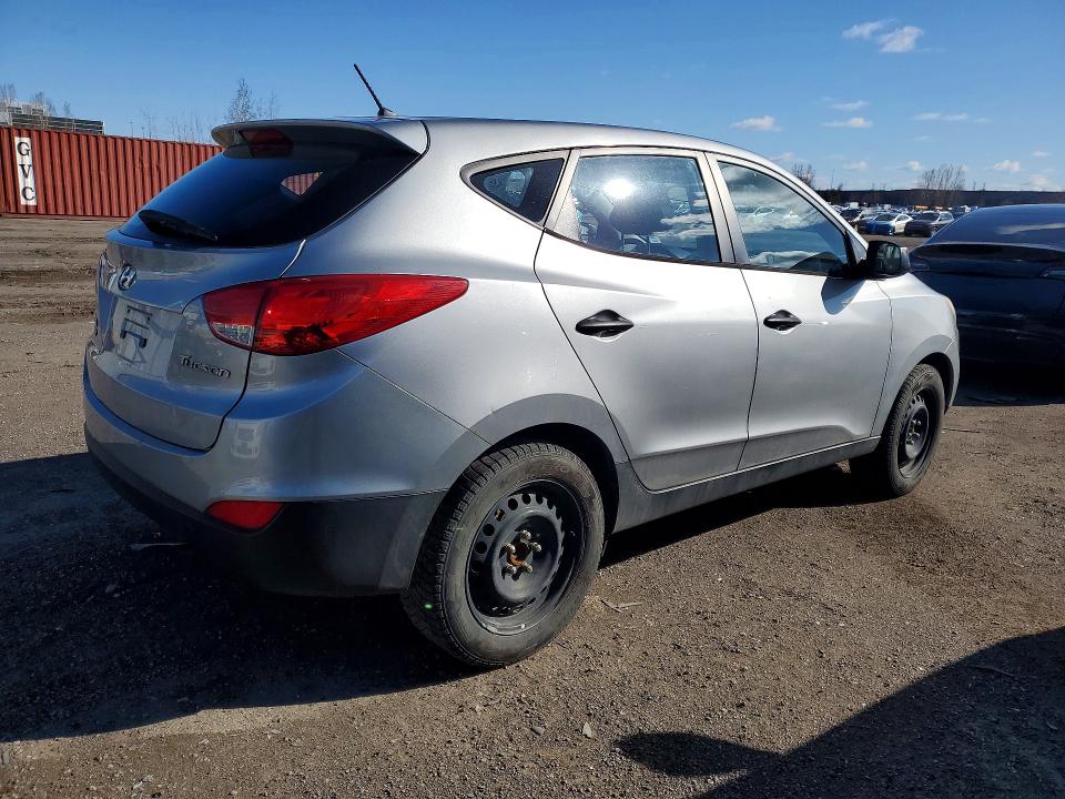 2010 Hyundai Tucson VIN KM8JT3AC0AU018817 COPART salvage auction — MINOR DENT/SCRATCHES, On - Permit No Brand - Unfit, sold $525 on 2026-07-16 (photo 3)