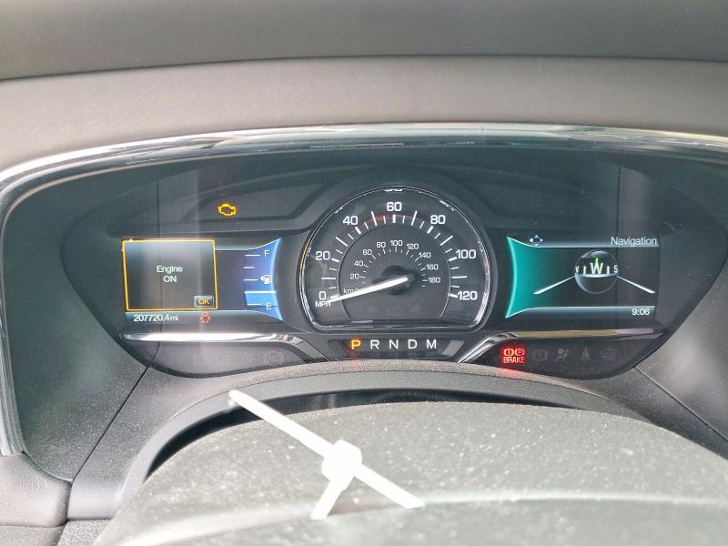2015 Lincoln Navigator VIN 5LMJJ2JT1FEJ05818 COPART salvage auction — NORMAL WEAR, Salvage Title, sold $875 on 2026-07-21 (photo 9)