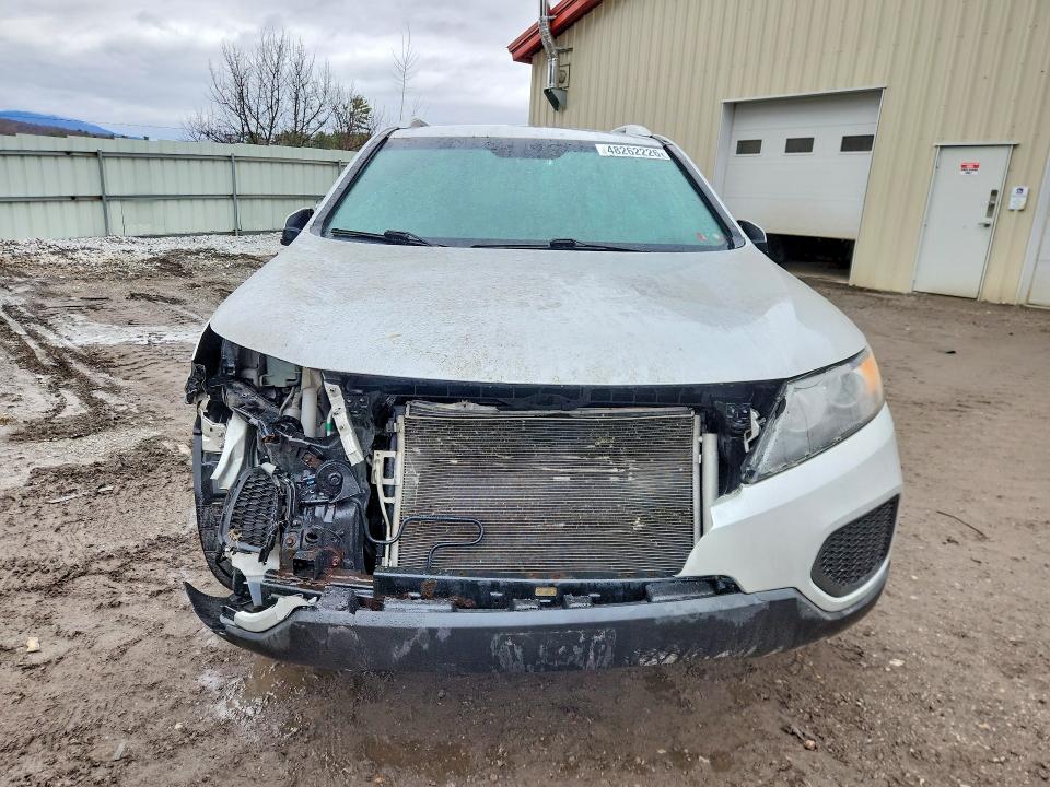 2013 Kia Sorento VIN 5XYKTDA27DG390716 COPART salvage auction — FRONT END, Nh - Cert Of Title-Salvage, sold $550 on 2026-07-13 (photo 5)