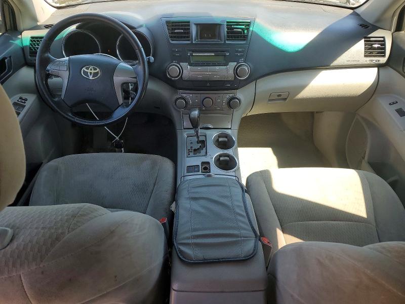 2010 Toyota Highlander VIN 5TDZK3EH5AS003704 COPART salvage auction — NORMAL WEAR, ME - CERTIFICATE OF TITLE, sold $1,100 on 2026-07-15 (photo 8)