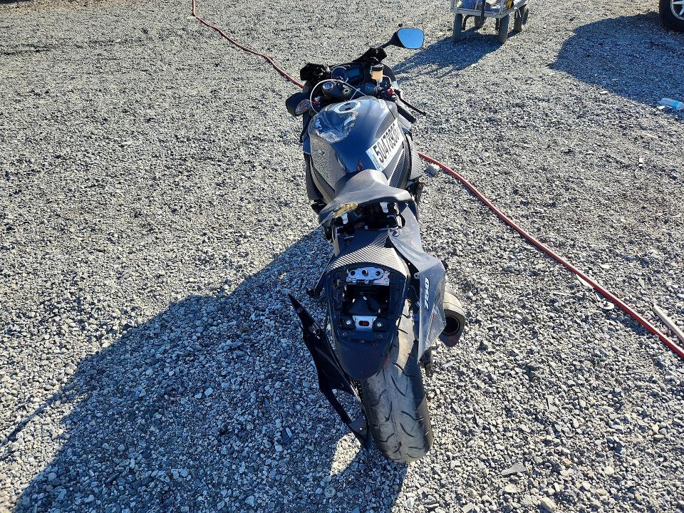 2025 Suzuki Gsx-r VIN JS1GR7MA6S7101080 COPART salvage auction — ROLLOVER, Sc - Cert Of Title-Salvage, sold $250 on 2026-07-27 (photo 4)