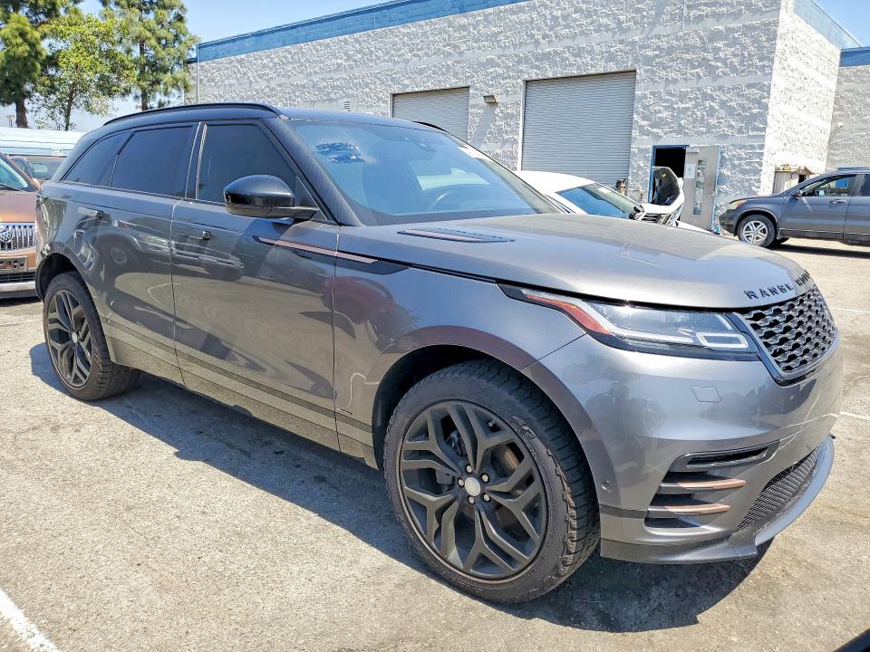 2018 Land rover Range rover velar VIN SALYL2RN6JA736031 COPART salvage auction — NORMAL WEAR, UT - DIS/DLR/EXP ONLY CLEAN TITLE, sold $7,700 on 2026-07-27 (photo 4)