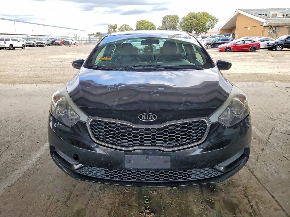 2016 Kia Forte VIN KNAFK4A62G5612144 COPART salvage auction — MINOR DENT/SCRATCHES, Ca - Dis/Dlr/Exp Only Clean Title, sold $725 on 2026-07-02 (photo 5)