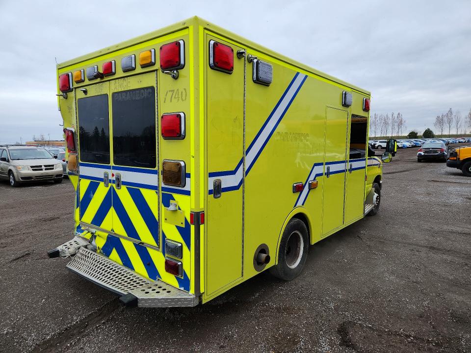 2022 Ford Econoline e350 VIN 1FDWE3FN7NDC03785 COPART salvage auction — SIDE, On - Permit Salvage (P), sold $1,700 on 2026-07-09 (photo 3)