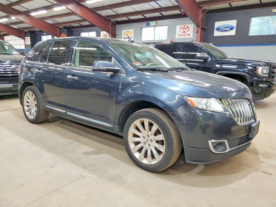 2013 Lincoln townhouse Mkx VIN 2LMDJ8JK6DBL36298 COPART salvage auction — MINOR DENT/SCRATCHES, RI - CERTIFICATE OF TITLE, sold $2,900 on 2026-07-31 (photo 4)