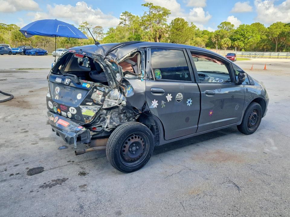 2013 Honda Fit VIN JHMGE8H37DC025803 COPART salvage auction — REAR END, Fl - Cert Of Title Slvg Rebuildable, sold $450 on 2026-07-15 (photo 3)
