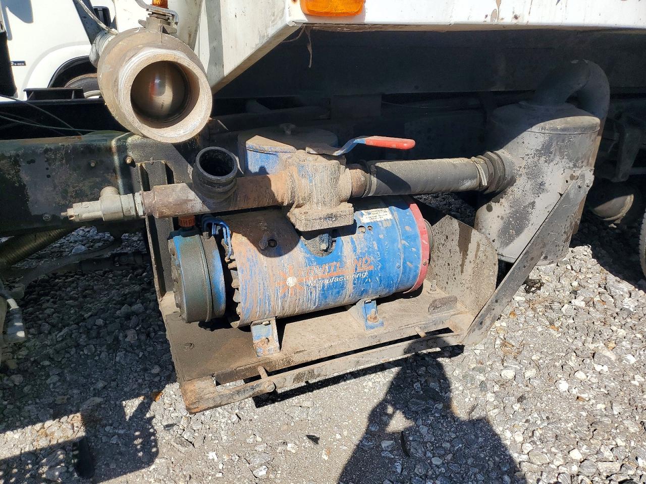 2000 Freightliner All other VIN 1FV6H6BA8YHG03651 COPART salvage auction — Rollover, SC - CERT OF TITLE-SALVAGE, sold $3,100 on 2026-06-11 (photo 9)