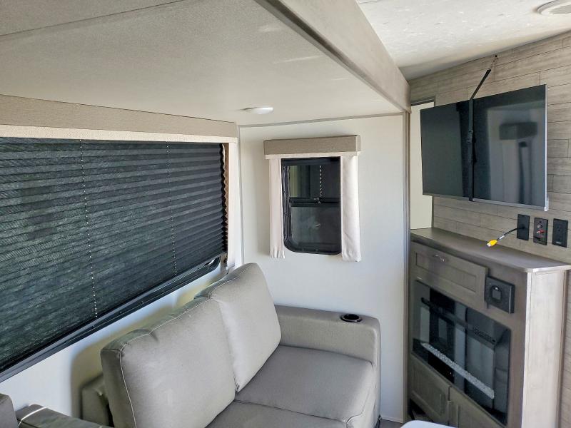 2026 Forester river Recreational vehicle (rv) VIN 5ZT2ARUB4TN302306 COPART salvage auction — VANDALISM, NV - SALVAGE TITLE, sold $15 on 2026-07-30 (photo 5)