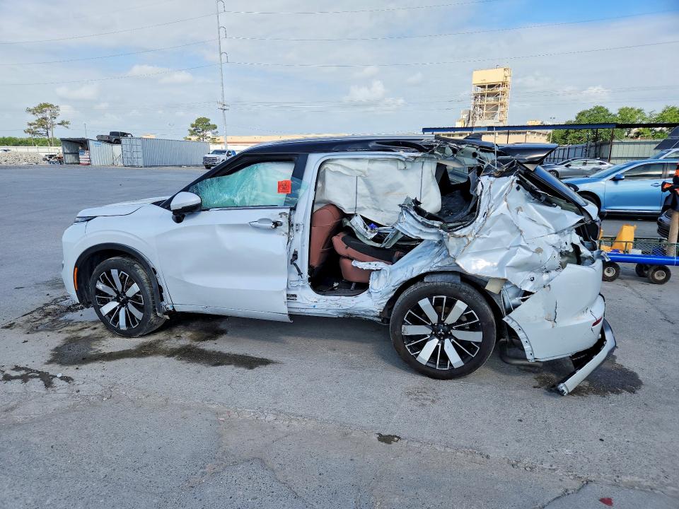 2025 Mitsubishi Outlander VIN JA4J3WA89SZ014345 COPART salvage auction — SIDE, Salvage Title, sold $6,000 on 2026-07-22 (photo 2)