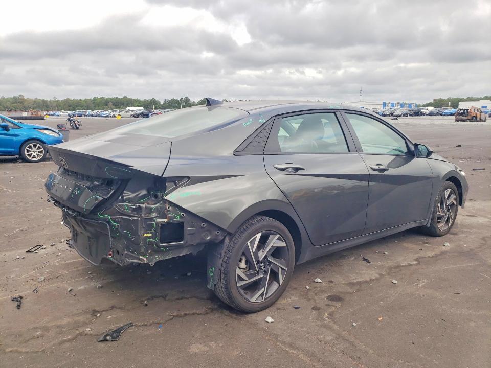 2025 Hyundai Elantra VIN KMHLM4DG8SU016230 COPART salvage auction — REAR END, Salvage Title, sold $6,900 on 2026-07-15 (photo 3)