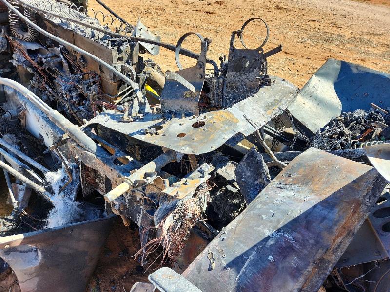 1998 Freigliner VIN 1FUPCDZB0WP972191 COPART salvage auction — BURN, TX - NONREPAIRABLE TITLE, sold $10 on 2026-07-30 (photo 8)