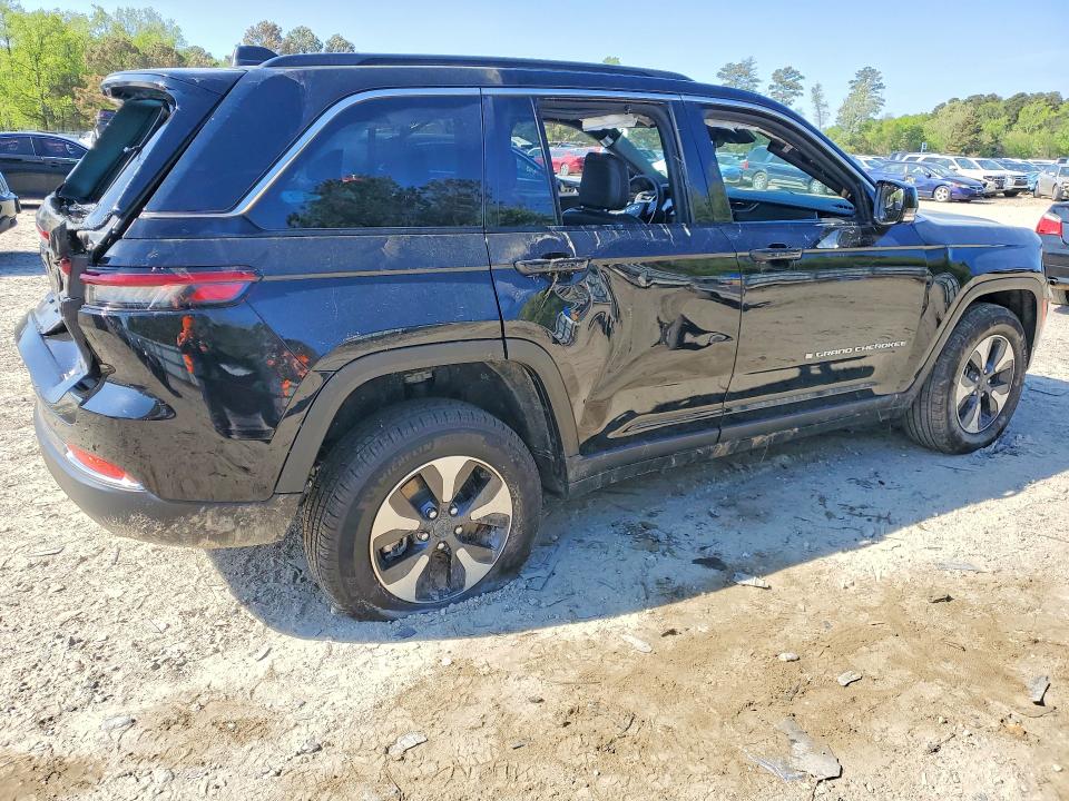 2024 Jeep Cherokee VIN 1C4RJYB64RC133702 COPART salvage auction — REAR END, VA - CERT OF TITLE - SALVAGE, sold $13,700 on 2026-07-28 (photo 3)