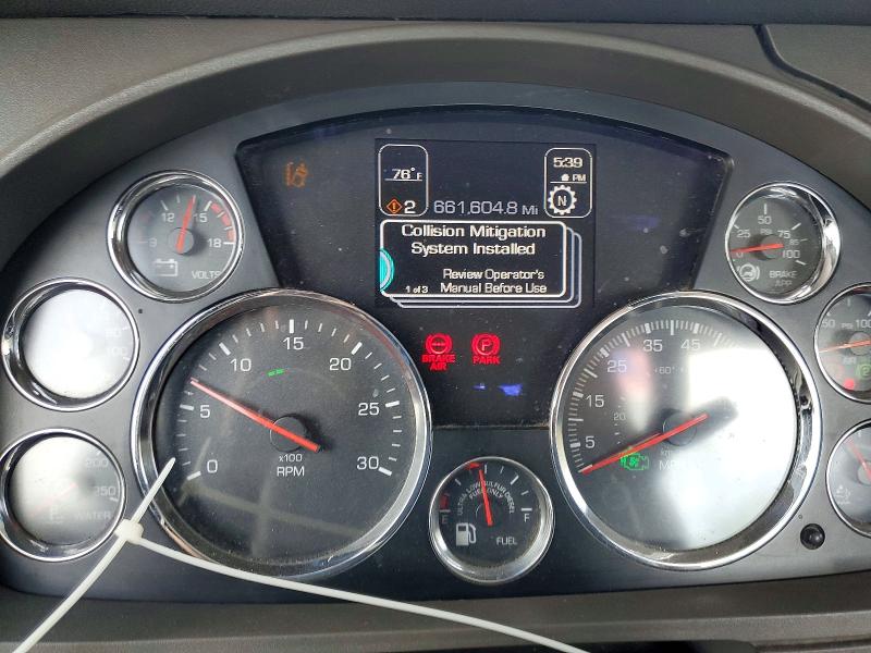 2014 Kenworth T680 VIN 1XKYD49X4EJ412863 COPART salvage auction — NORMAL WEAR, IN - CERTIFICATE OF TITLE, sold $14,000 on 2026-07-07 (photo 8)