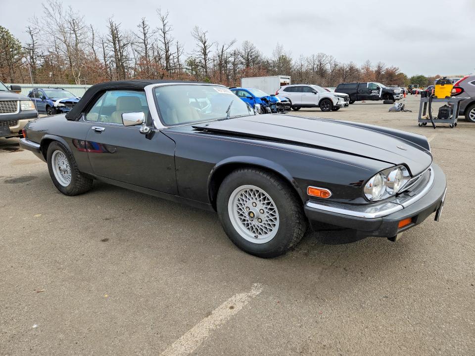 1989 Jaguar Xj series VIN SAJNV4845KC152168 COPART salvage auction — VANDALISM, Ny - Certificate Of Title, sold $2,400 on 2026-07-13 (photo 4)