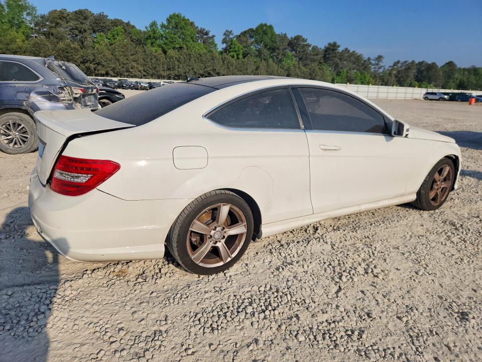 2013 Mercedes-benz C-klasse VIN WDDGJ4HB4DF996047 COPART salvage auction — FRONT END, GA - CERT OF TITLE-SALVAGE, sold $1,400 on 2026-08-06 (photo 3)