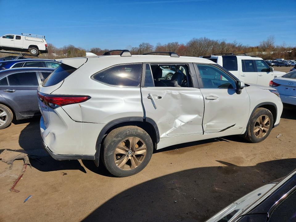 2023 Toyota Highlander VIN 5TDABRCH3PS580355 COPART salvage auction — SIDE, Ny - Mv-907A Salvage Certificate, sold $16,700 on 2026-07-07 (photo 3)