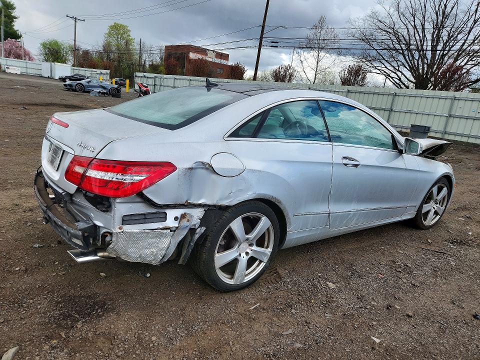 2013 Mercedes-benz E-klasse VIN WDDKJ8JB8DF196489 COPART salvage auction — ENGINE BURN, Id - Salvage Certificate Of Title, sold $650 on 2026-07-17 (photo 3)