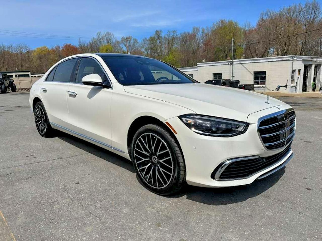 2022 Mercedes-Benz S-Class VIN W1K6G7GB3NA112840 COPART salvage auction — Minor Dent/Scratches, VA - CERTIFICATE OF TITLE, sold $52,500 on 2026-07-01 (photo 4)