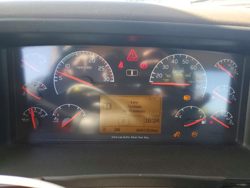 2017 Volvo VIN 4V4N39TGXHN988112 COPART salvage auction — MECHANICAL, In - Certificate Of Title, sold $5,000 on 2026-07-29 (photo 8)