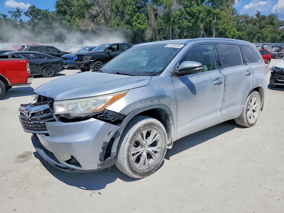 2014 Toyota Highlander VIN 5TDJKRFH3ES042537 COPART salvage auction — FRONT END, Salvage Title, sold $3,100 on 2026-07-28 (photo 1)